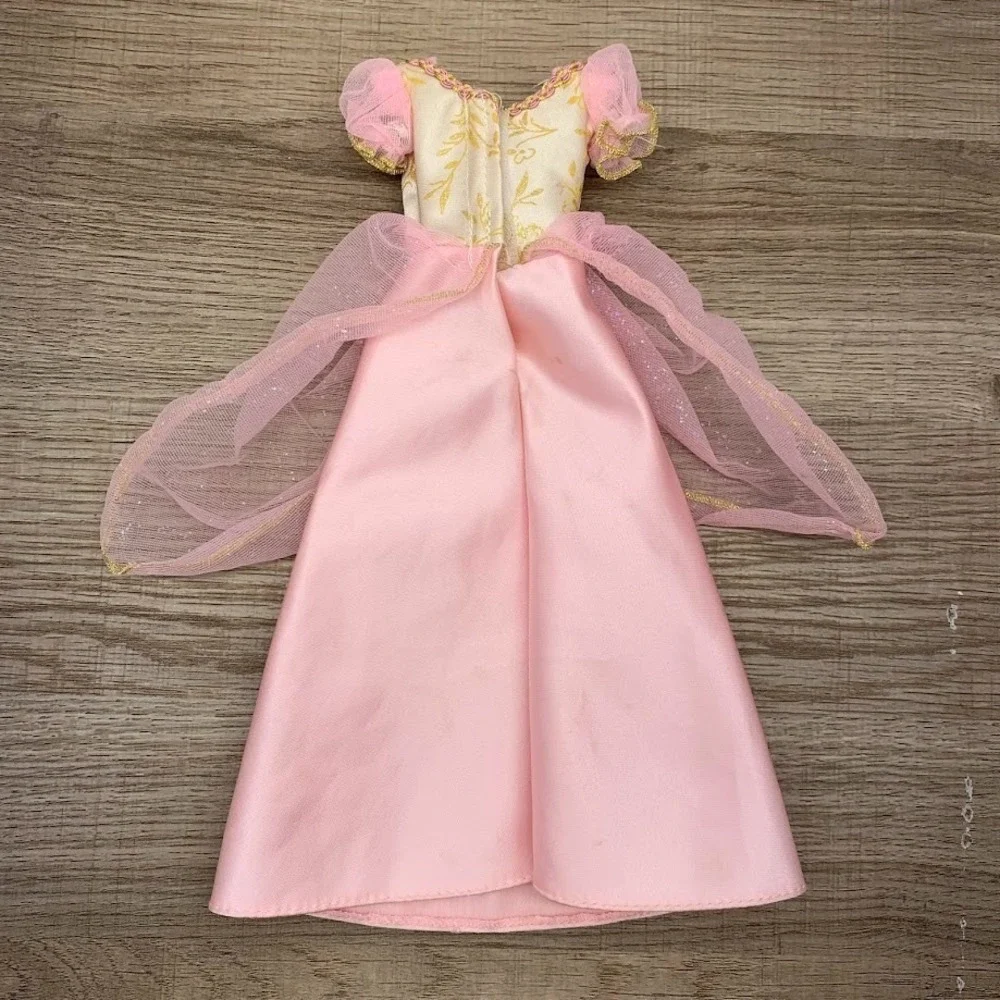 Princess Barbie Pink Dress and Brush 1999 Mattel #23474‎